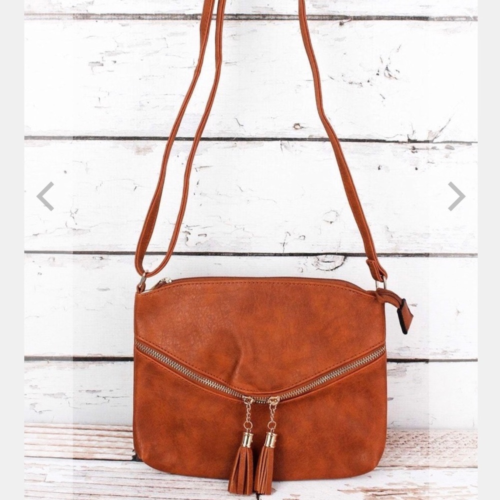 🌞❤️Crossbody cognac brown bag NWT! Vegan Leather. Perfect size